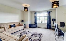 The Wickets - 2 Bedroom Apartment Overlooking Cricket Club