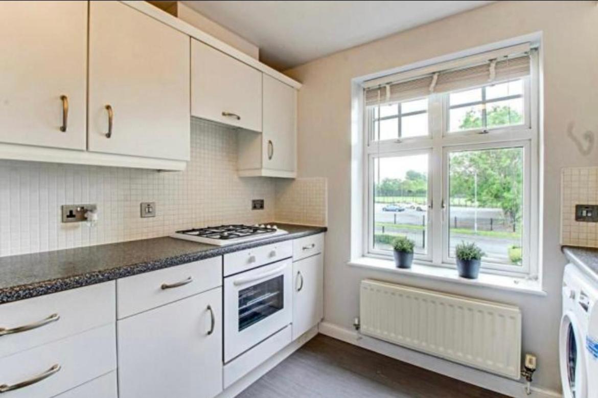 The Wickets - 2 Bedroom Apartment Overlooking Cricket Club Marton-in-Cleveland Exterior photo