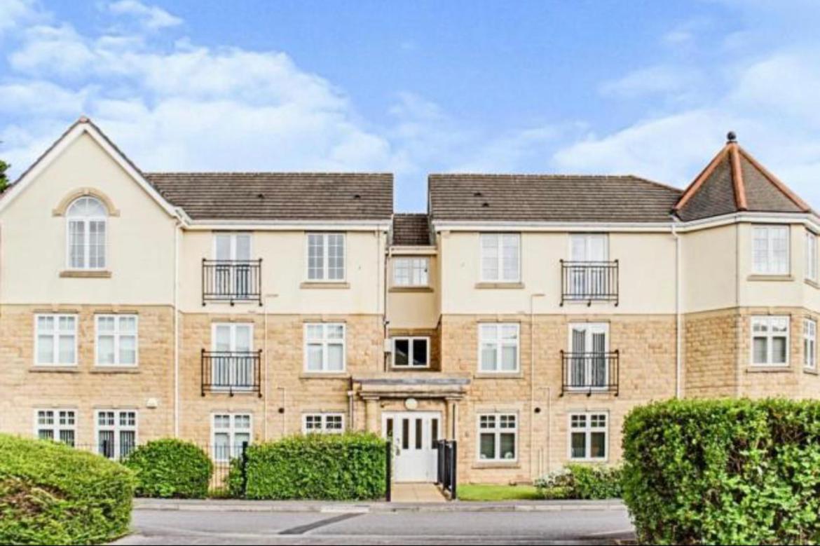 The Wickets - 2 Bedroom Apartment Overlooking Cricket Club Marton-in-Cleveland Exterior photo